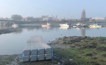 Pontoon platform constructed